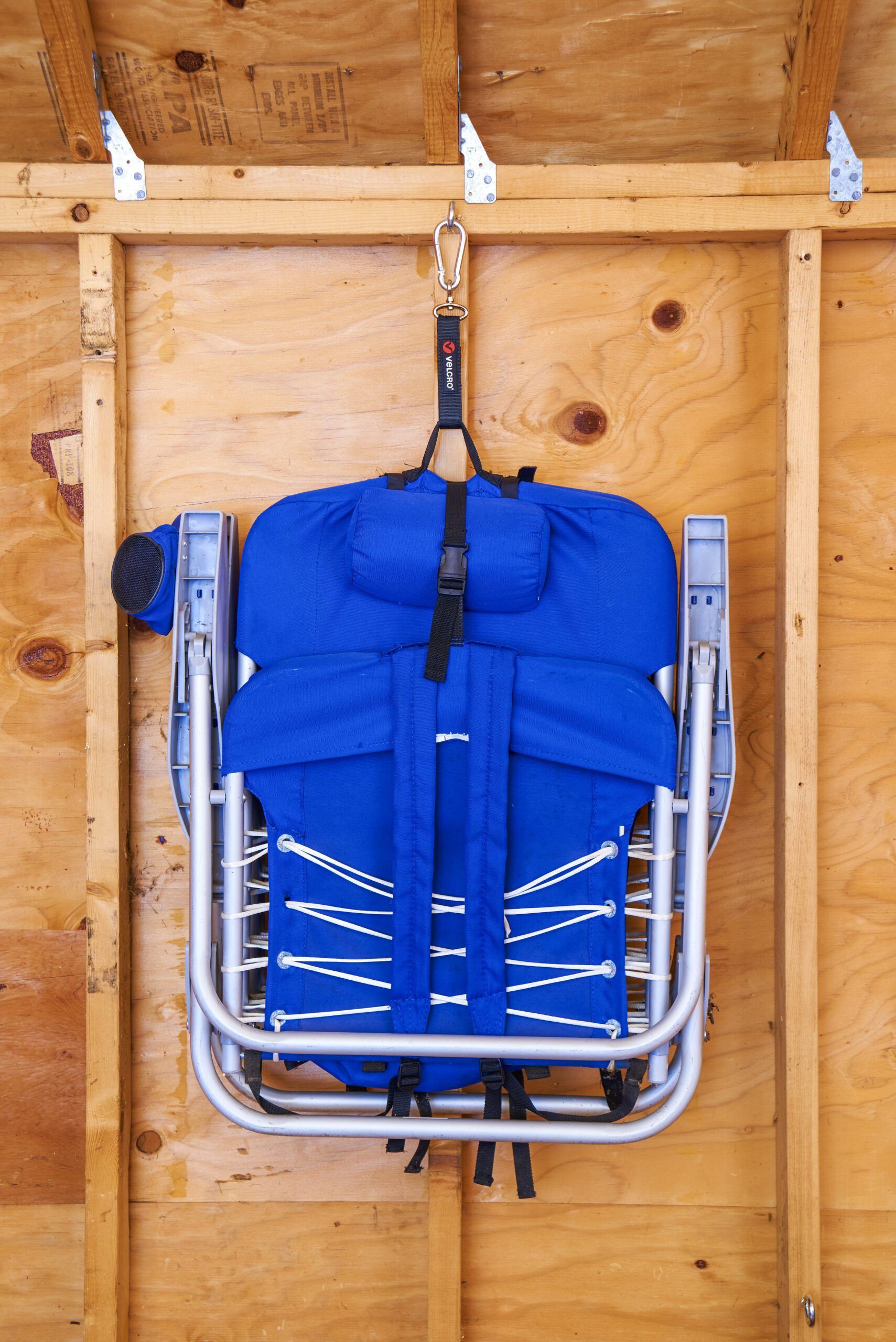 VELCRO® Brand EASY HANG™ Straps.