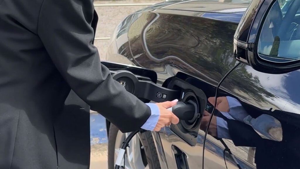 Charging electric vehicle