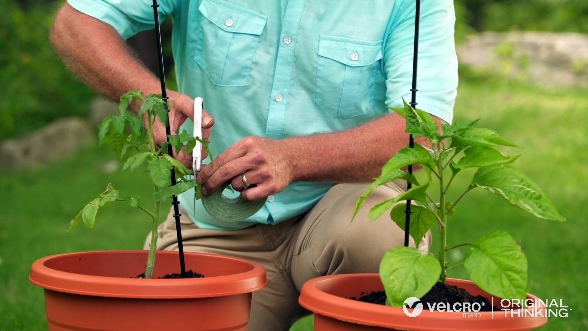Video showing how to use VELCRO® Brand Garden Ties