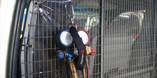 Organize Industrial Workspaces with VELCRO® Brand EASY HANG™ Straps