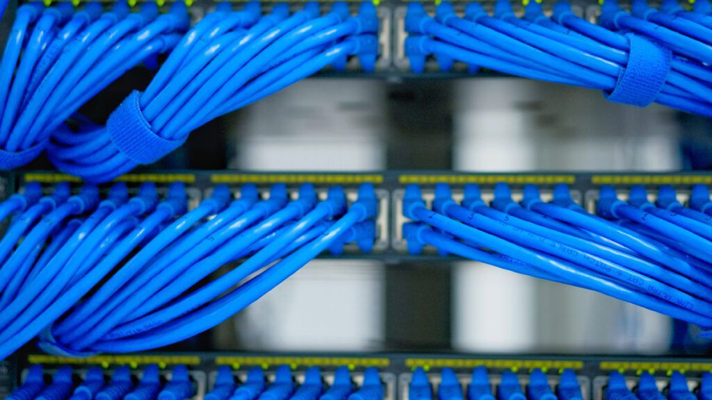 Installing-low-voltage-cables-with-VELCRO(r)-Brand-Fasteners